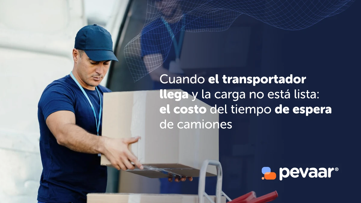 Transportador manipulando una caja mientras representa el costo del tiempo de espera de los camiones