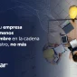 Vista cenital de operadores trabajando en almacén con tablets y portátiles, junto al texto "Por qué su empresa necesita menos incertidumbre en la cadena de suministro, no más personas
