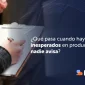 Primer plano de manos escribiendo en un portapapeles junto a un texto en español sobre fondo azul oscuro preguntando: "¿Qué pasa cuando hay cambios inesperados en producción y nadie avisa?", con el logo de Pevaar debajo.
